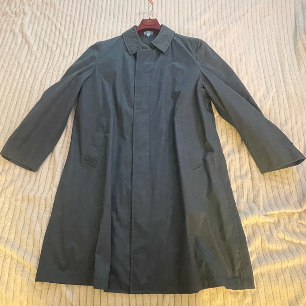 Vintage… Men’s dress rain coat in very good condition